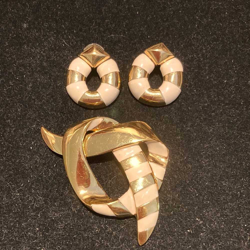 Vintage St John pin and earrings set